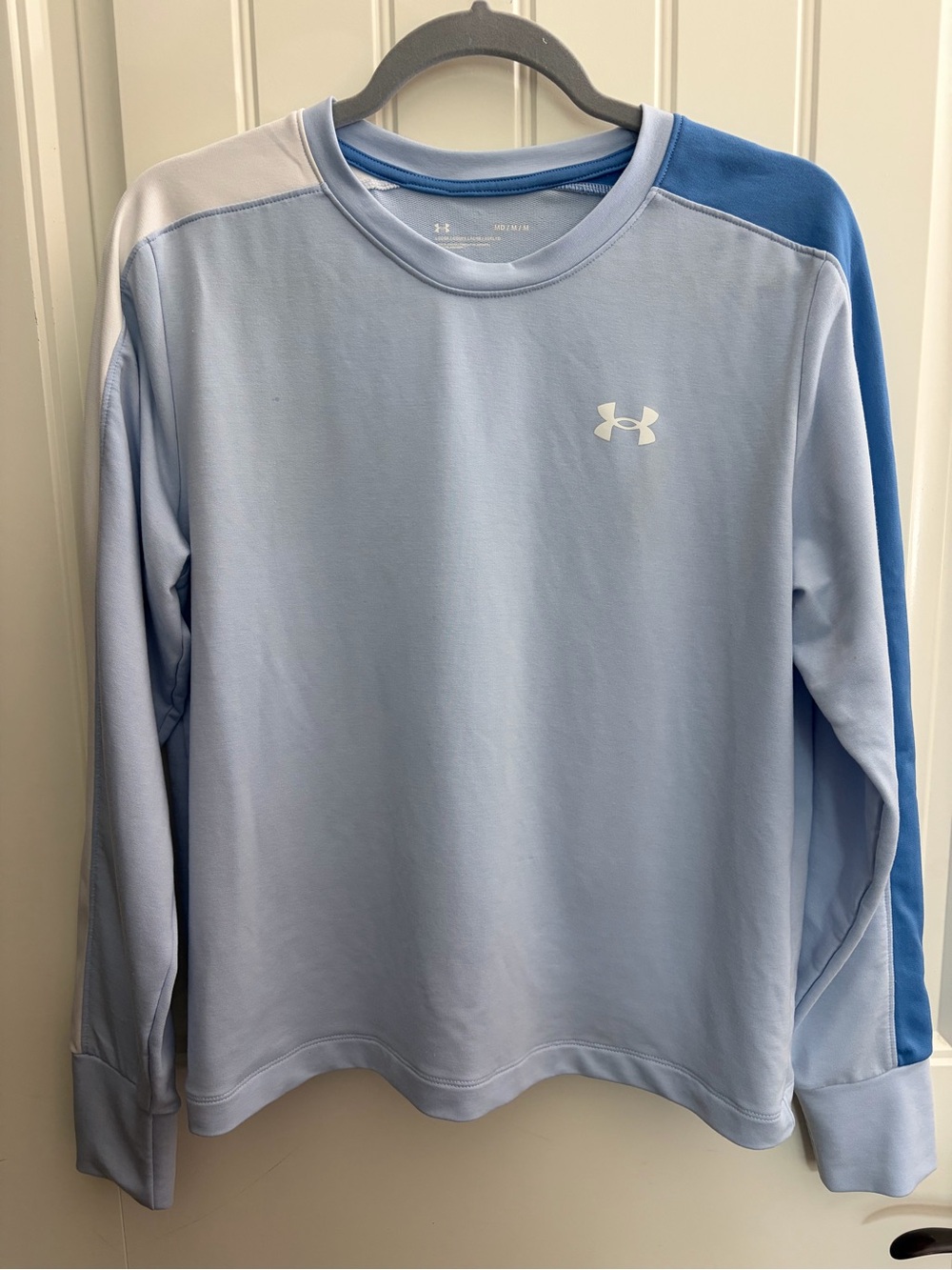 Under Armour Women’s Light Blue Colorblock Long Sleeve Shirt Medium
